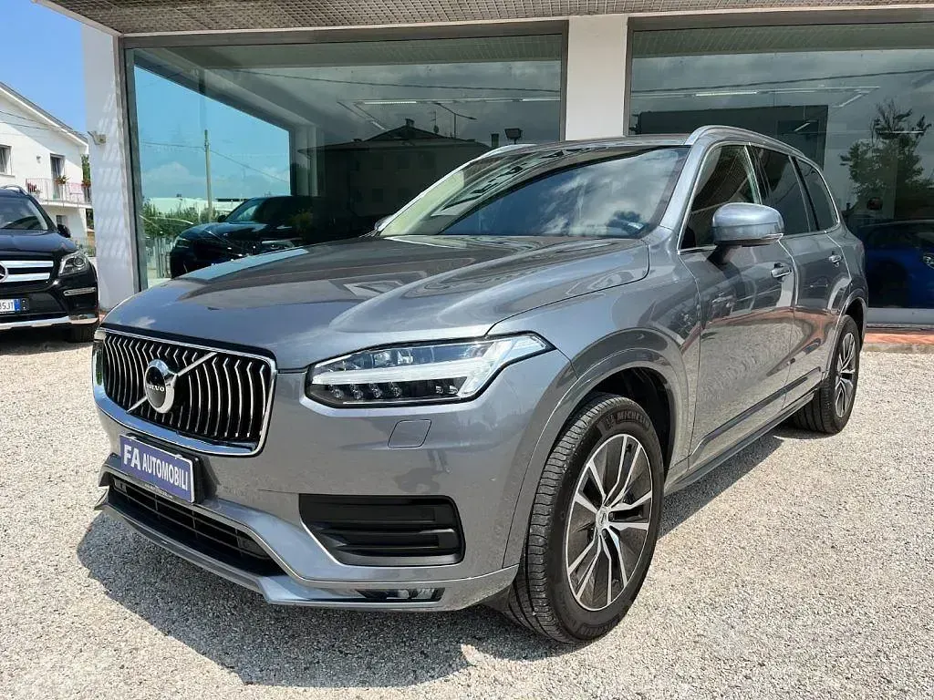 Usata Volvo XC90 Momentum 235 CV (172 kW) 2020 Grigio SUV