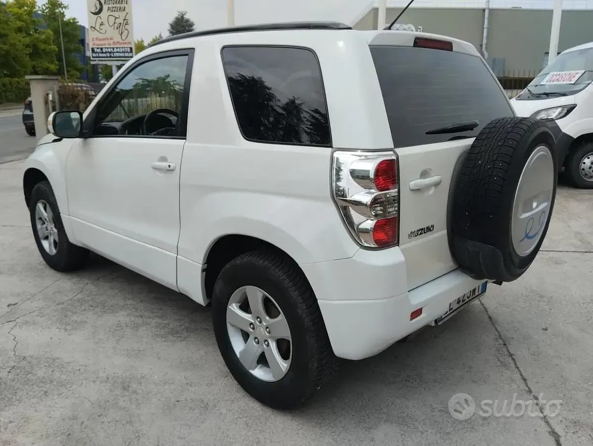 Usata Suzuki Grand Vitara 106 CV (77 kW) 2012 Bianco SUV