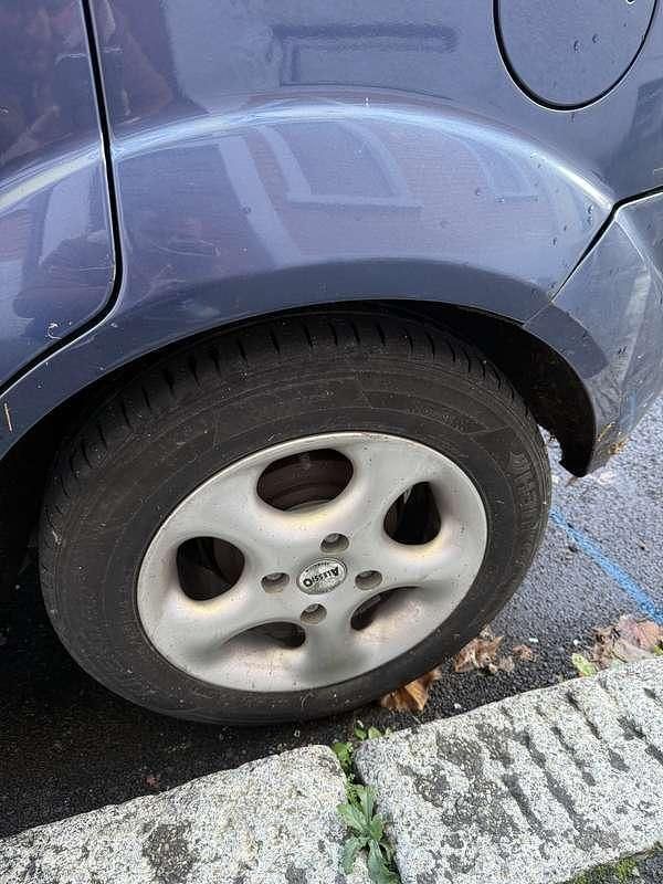 Begagnad Ford Fiesta Ghia 75 HK (55 kW) 2006 Halvkombi
