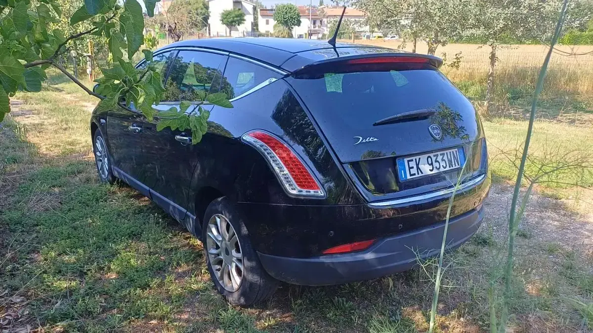 Usata Lancia Delta 120 CV (88 kW) 2011 Utilitaria
