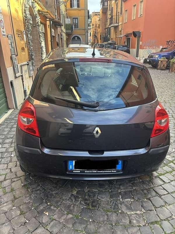 Usata Renault Clio II Dynamique 75 CV (55 kW) 2009 Berlina