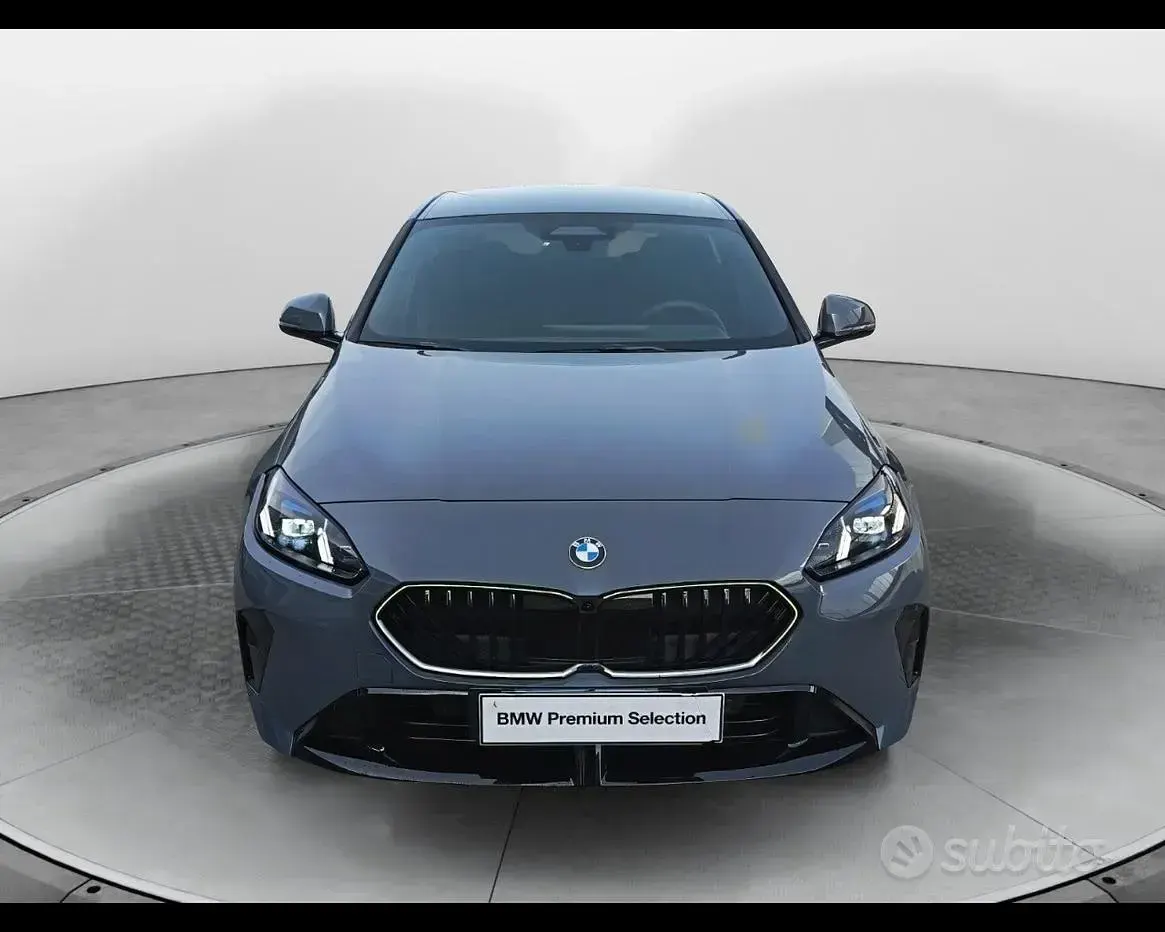 Begagnad BMW 118 M Sport 150 HK (110 kW) 2025 Storm bay metallizzato Halvkombi