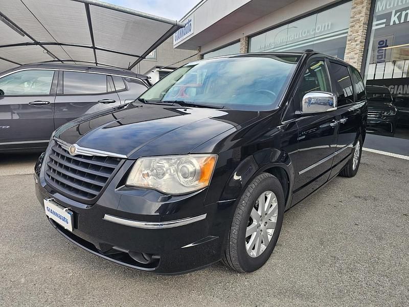 Nero Usata 2008 Chrysler Voyager Limited Monovolume | 5800 € - Immagine 1/4
