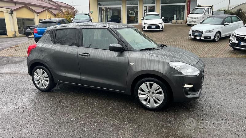 Usata Suzuki Swift Cool 90 CV (66 kW) 2018 Grigio Berlina