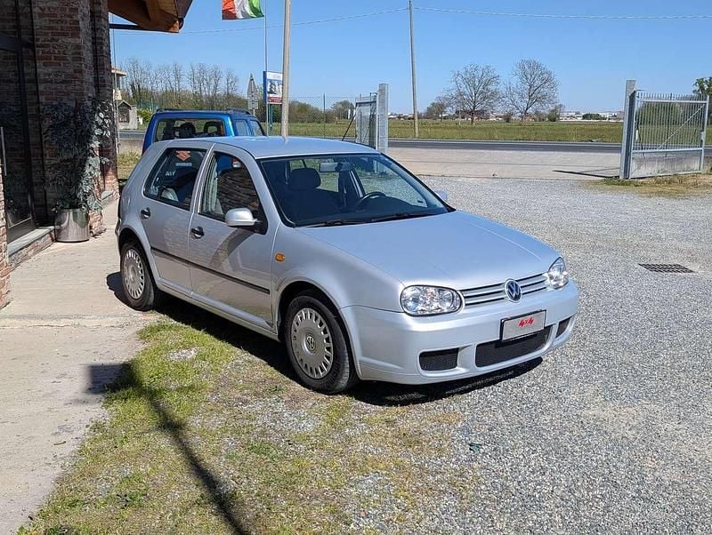 Usata VW Golf III Highline 101 CV (74 kW) 1998 Argento Berlina
