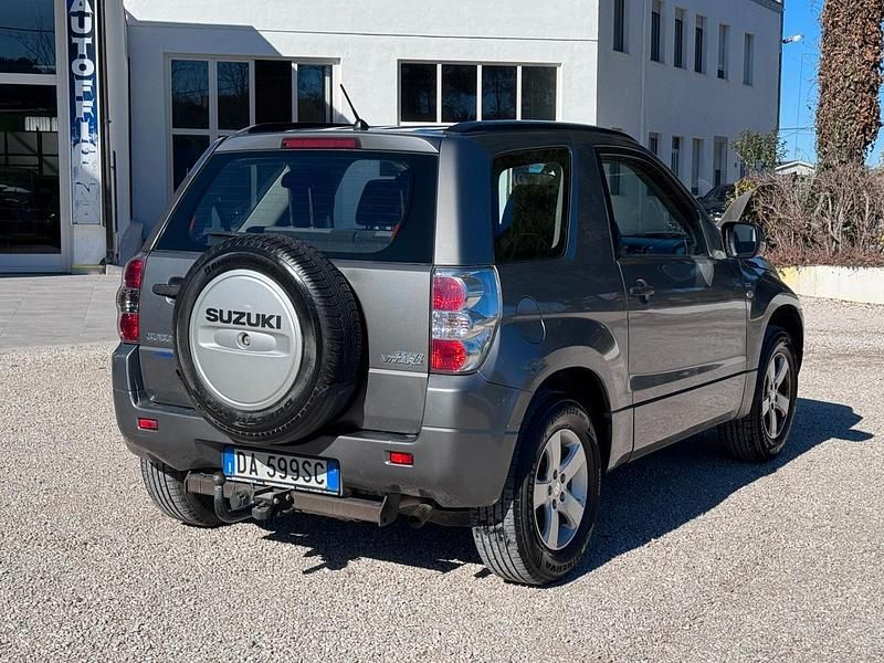 Usata Suzuki Grand Vitara 129 CV (94 kW) 2006 Grigio SUV