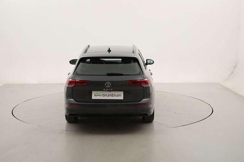 Usata VW Golf VIII Life 116 CV (85 kW) 2021 Grigio Station wagon