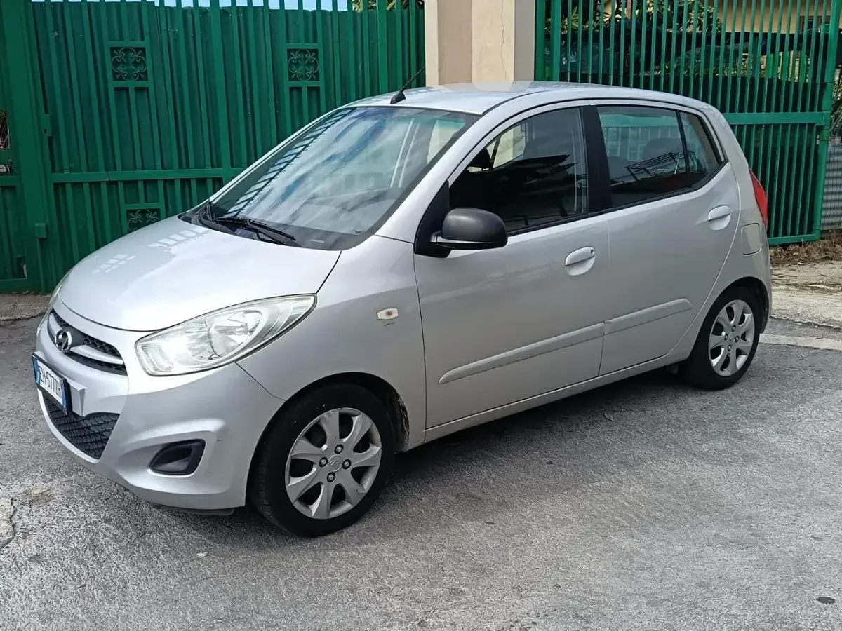 Usata Hyundai i10 64 CV (47 kW) 2011 Argento Utilitaria