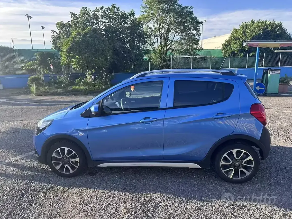 Usata Opel Karl Rocks 75 CV (55 kW) 2018 Bluazzurro Utilitaria