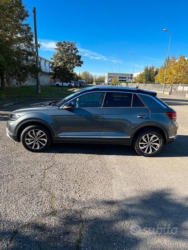 Grigio Usata 2022 VW T-Roc Style SUV | 23.500 € (Buon prezzo) - Immagine 1/4
