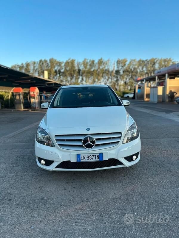 Usata Mercedes B200 156 CV (114 kW) 2013 Bianco Monovolume