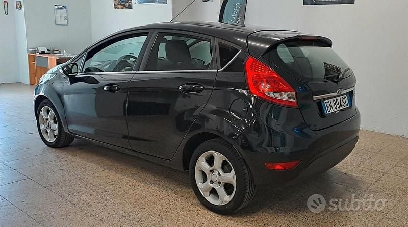 Usata Ford Fiesta 95 CV (69 kW) 2011 Nero Utilitaria