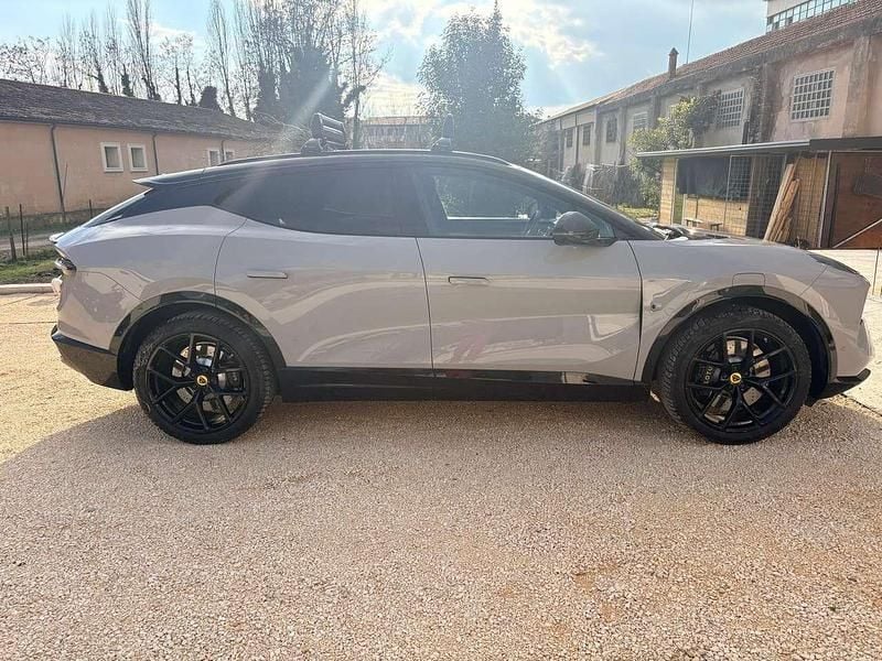 Usata Lotus Eletre 139 kW (190 CV) 2024 Grigio SUV