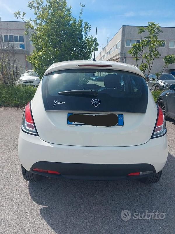 Usata Lancia Ypsilon 69 CV (50 kW) 2018 Bianco Utilitaria
