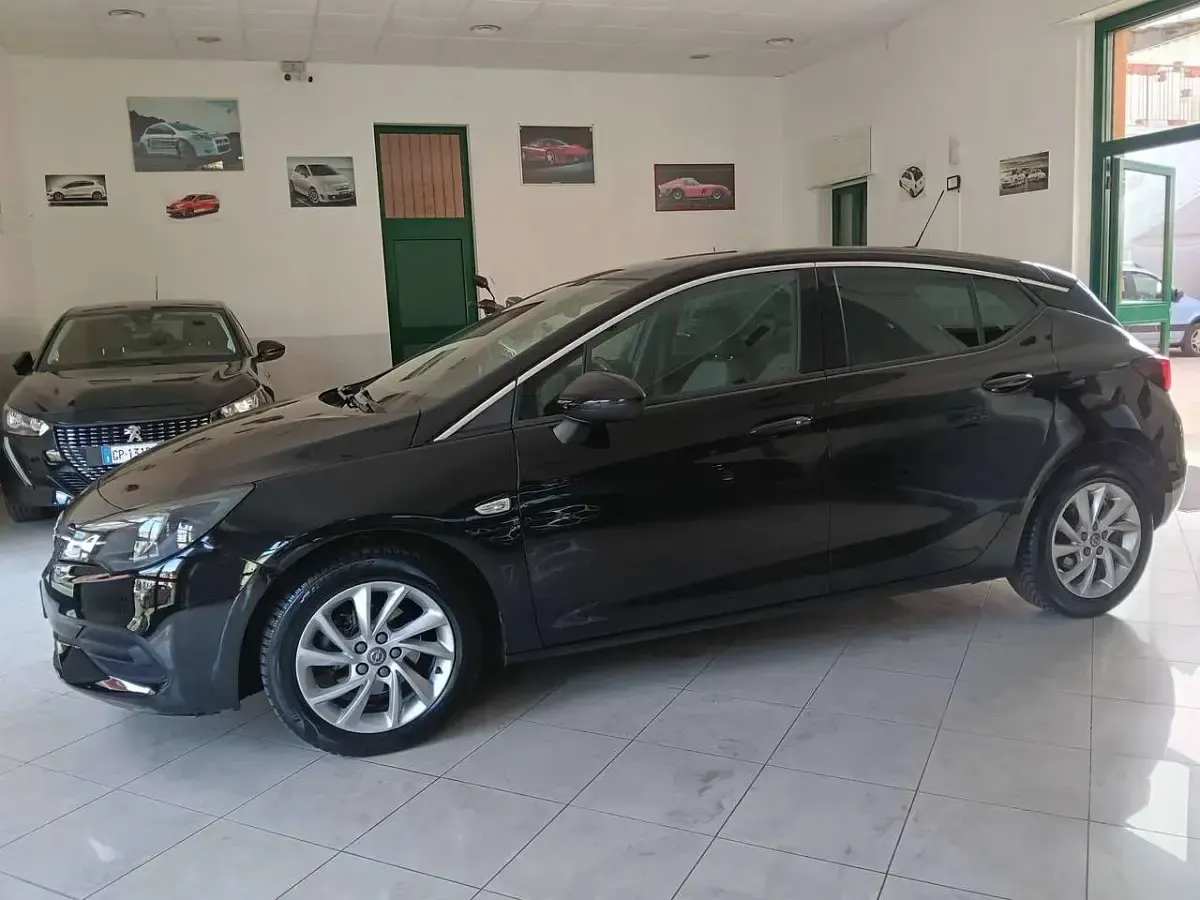 Usata Opel Astra Business Elegance 122 CV (89 kW) 2021 Nero Berlina