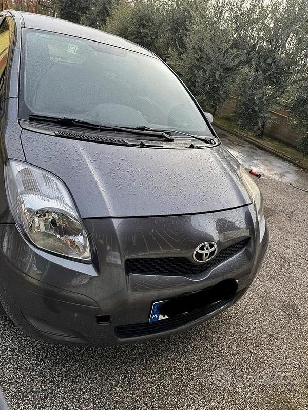 Usata Toyota Yaris 2010 Grigio Utilitaria