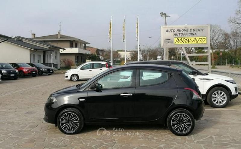 Usata Lancia Ypsilon Gold 69 CV (50 kW) 2023 Nero Utilitaria