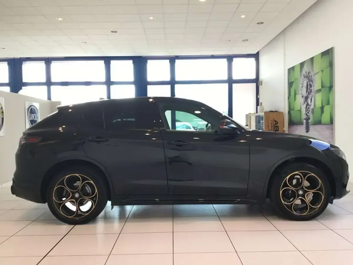 Usata Alfa Romeo Stelvio 210 CV (154 kW) 2025 Nero SUV