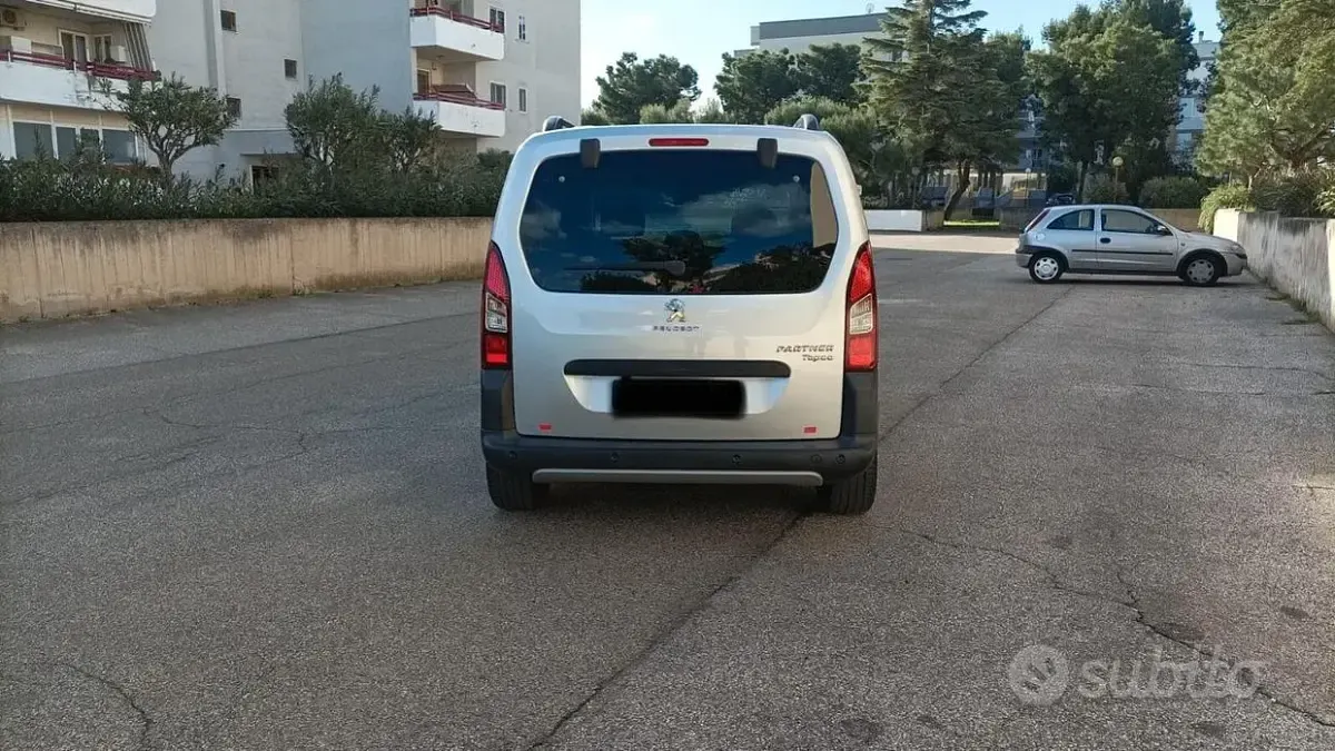 Usata Peugeot Partner Tepee Outdoor 99 CV (72 kW) 2018 Grigio Monovolume