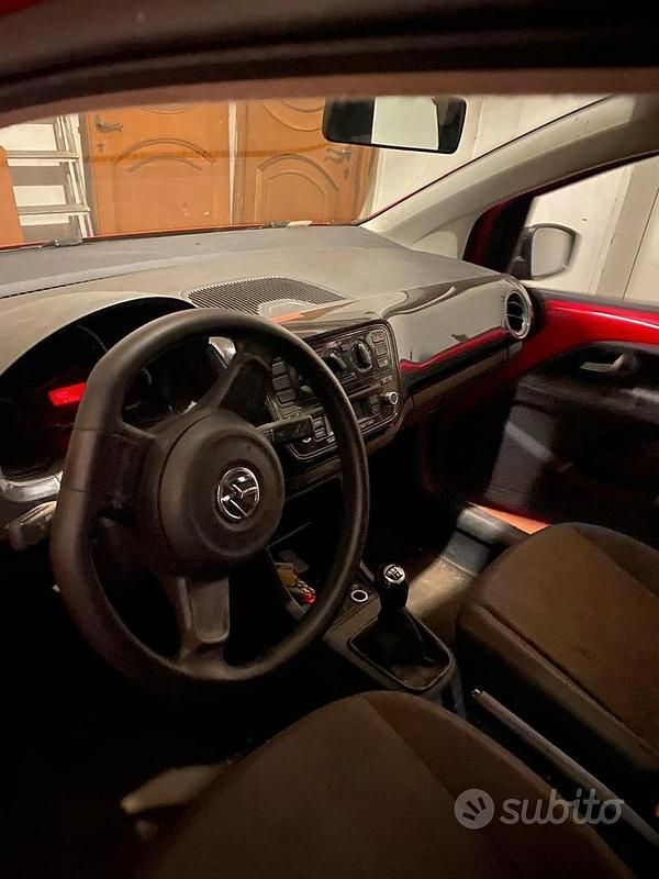 Usata VW up! 75 CV (55 kW) 2014 Rosso Utilitaria