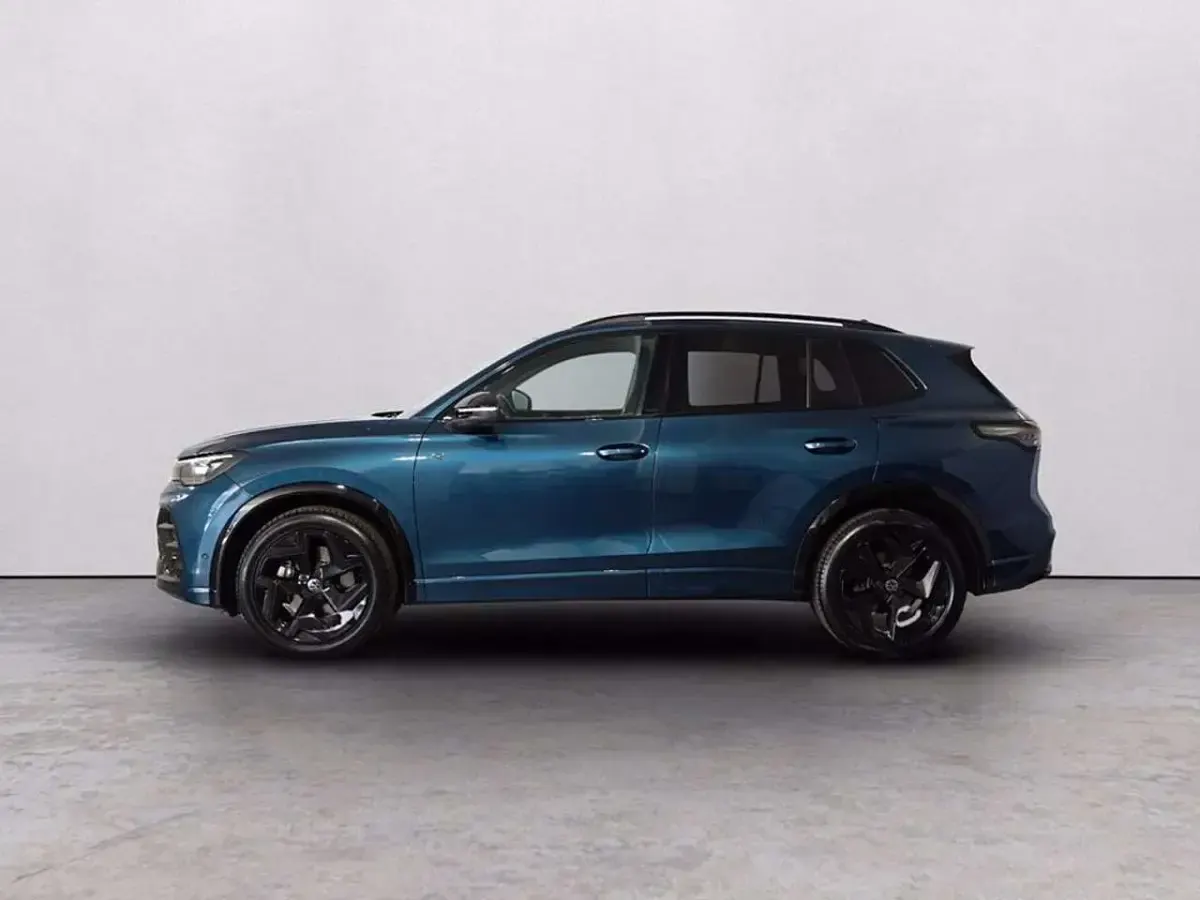Usata VW Tiguan R-line 150 CV (110 kW) 2024 Nightshade blue metallizzato SUV