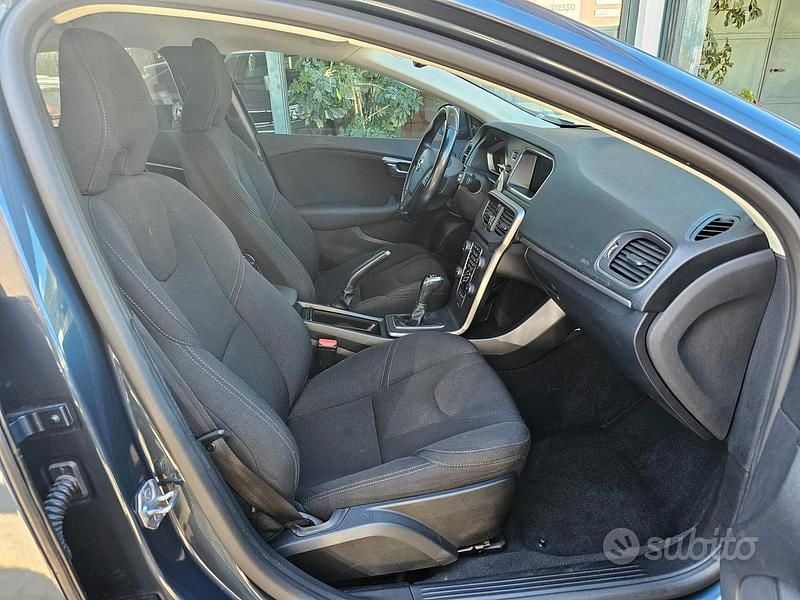 Usata Volvo V40 Business Edition 150 CV (110 kW) 2018 Grigio Station wagon