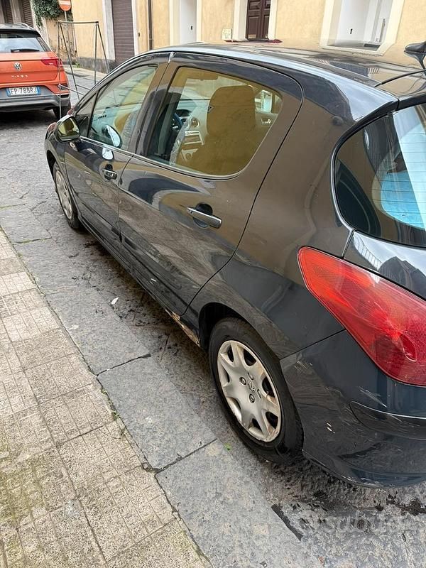 Usata Peugeot 308 90 CV (66 kW) 2010 Berlina