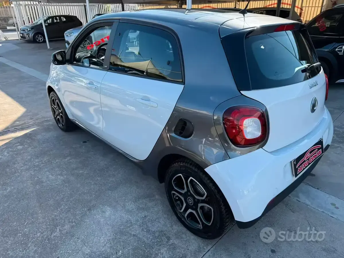 Usata Smart ForFour Prime 71 CV (52 kW) 2016 Bianco Utilitaria