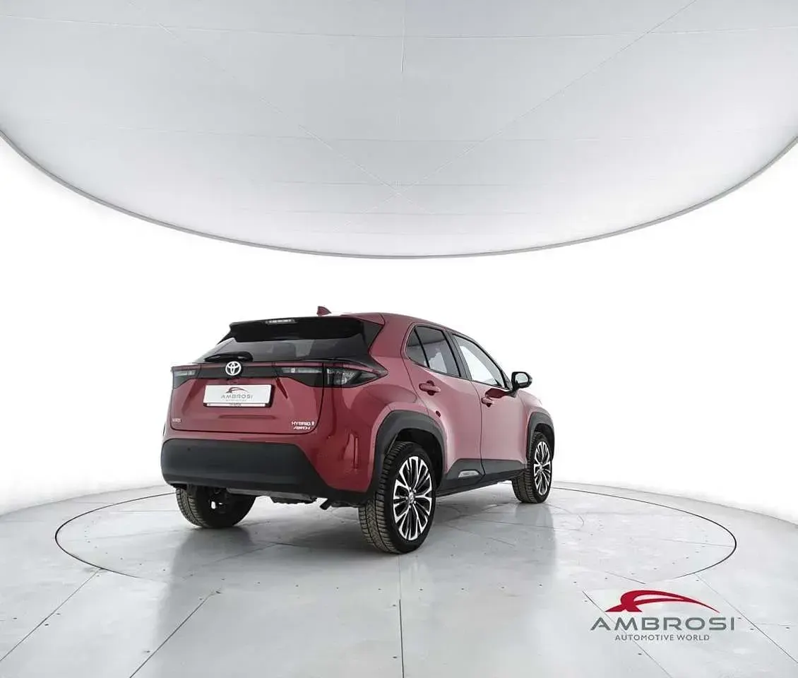 Begagnad Toyota Yaris Cross Lounge 92 HK (67 kW) 2021 Röd SUV