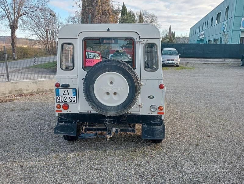 Usata Land Rover Defender 68 CV (50 kW) 2004 Bianco SUV