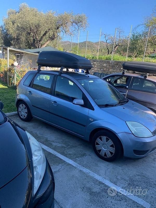 Begagnad Ford Fiesta 68 HK (50 kW) 2005 Halvkombi