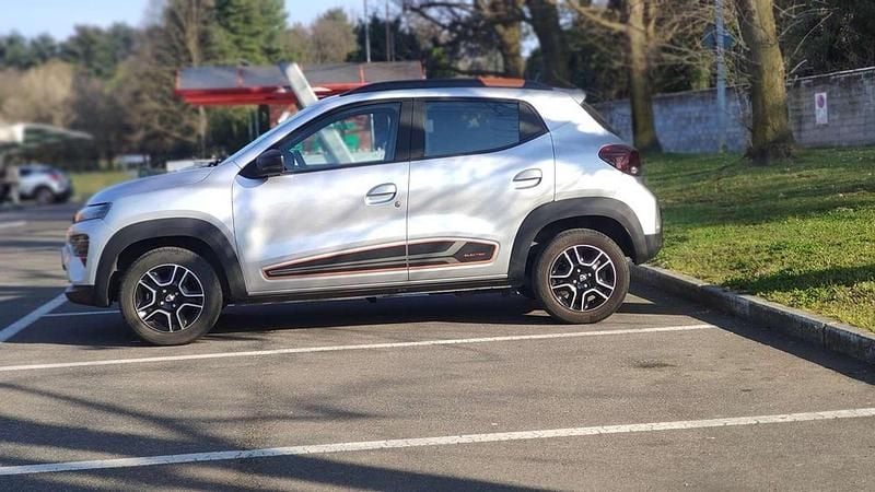 Usata Dacia Spring Comfort Plus 19 kW (26 CV) 2022 Argento Utilitaria