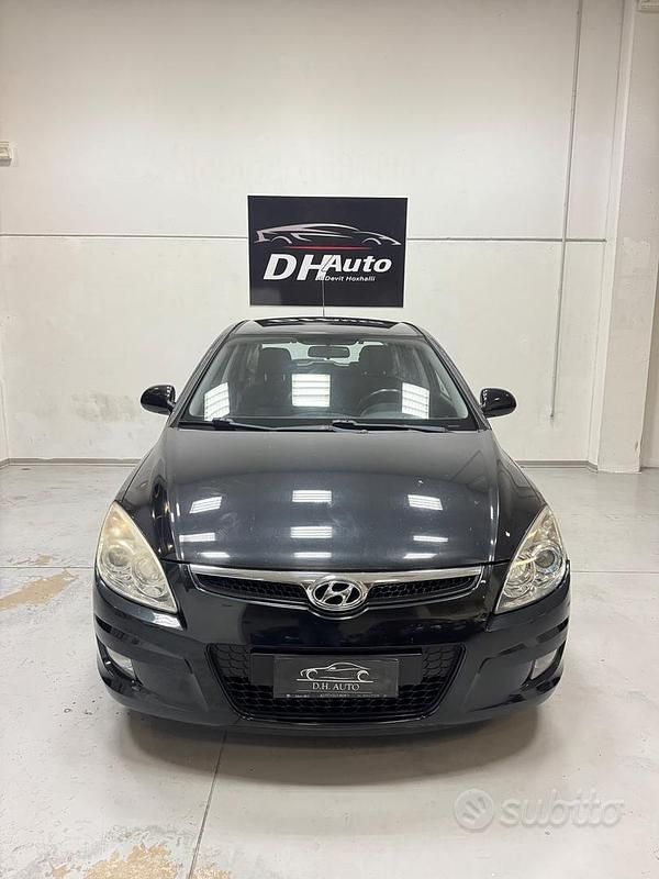 Nero Usata 2008 Hyundai i30 Active Tre volumi | 2800 € (Buon prezzo) - Immagine 1/4