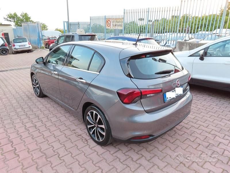 Occasion Fiat Tipo Lounge 95 ch (69 kW) 2018 Gris Berline