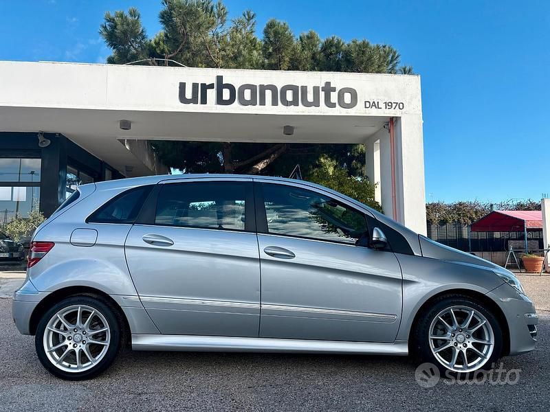 Usata Mercedes B200 140 CV (102 kW) 2009 Grigio Monovolume