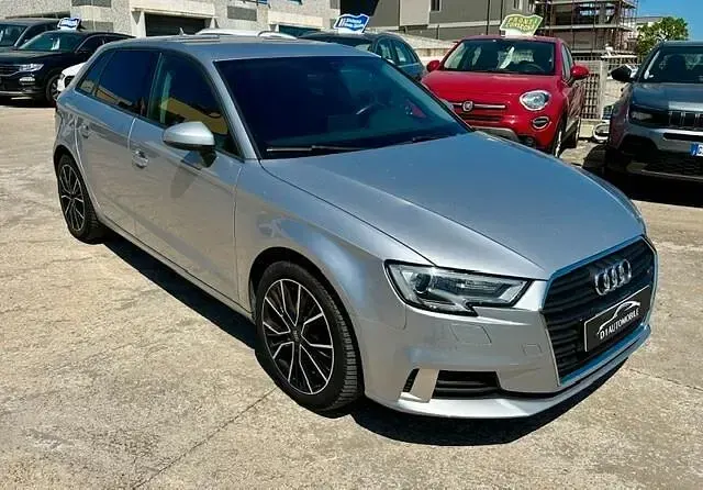 Käytetty Audi A3 Sport 116 HP (85 kW) 2018 Hopea Sedan
