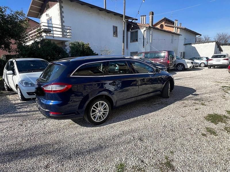 Usata Ford Mondeo Titanium 163 CV (119 kW) 2011 Blu Berlina