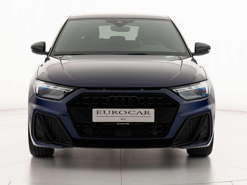 Nuova Audi A1 Sportback 116 CV (85 kW) 2025 Blu navarra metallizzato nero Utilitaria