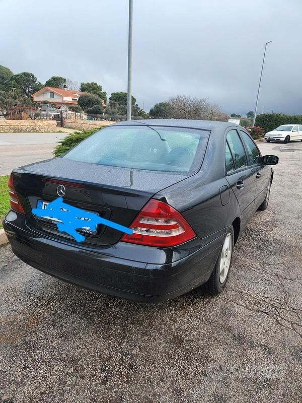 Usata Mercedes C220 143 CV (105 kW) 2001 Nero Berlina