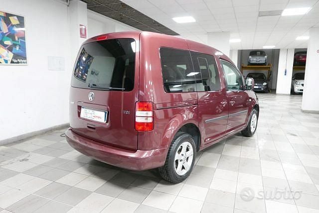 Usata VW Caddy Trendline 102 CV (75 kW) 2013 Bordeaux Monovolume
