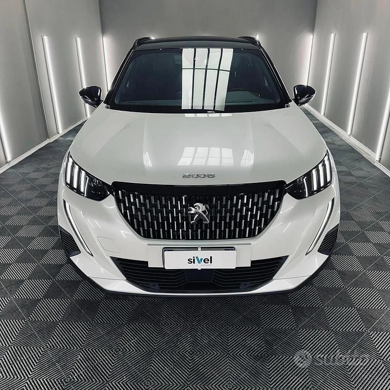 Usata Peugeot 2008 GT 131 CV (96 kW) 2023 Bianco SUV