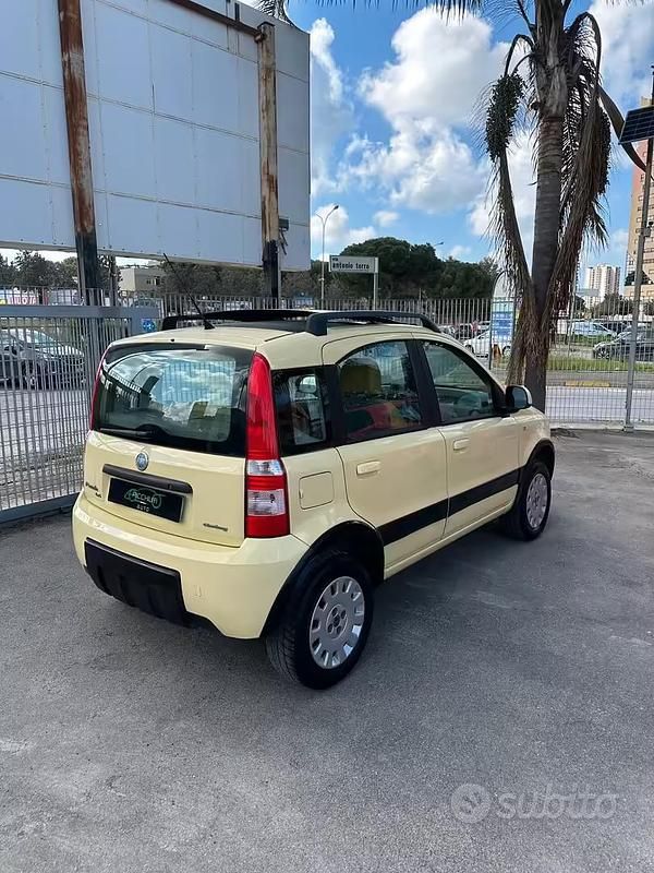 Usata Fiat Panda 4x4 Climbing 60 CV (44 kW) 2005 Giallo Utilitaria
