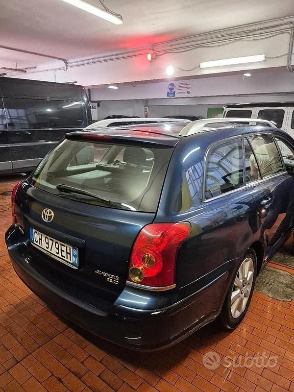Usata Toyota Avensis 116 CV (85 kW) 2003 Blu Station wagon