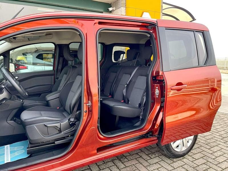 Usata Renault Kangoo Equilibre 102 CV (75 kW) 2023 Brun terracotta Monovolume