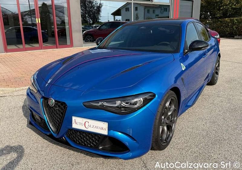 Nuova Alfa Romeo Giulia Quadrifoglio 519 CV (381 kW) 2025 Blu misano Berlina