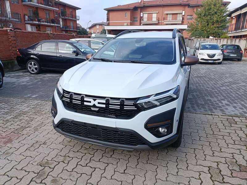 Usata Dacia Jogger Expression 101 CV (74 kW) 2024 Bianco Monovolume
