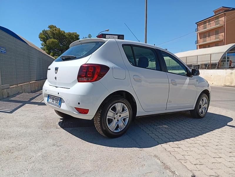Usata Dacia Sandero Comfort 90 CV (66 kW) 2019 Bianco Utilitaria