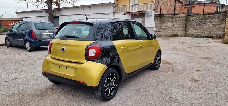 Usata Smart ForFour Prime 71 CV (52 kW) 2019 Nero Utilitaria