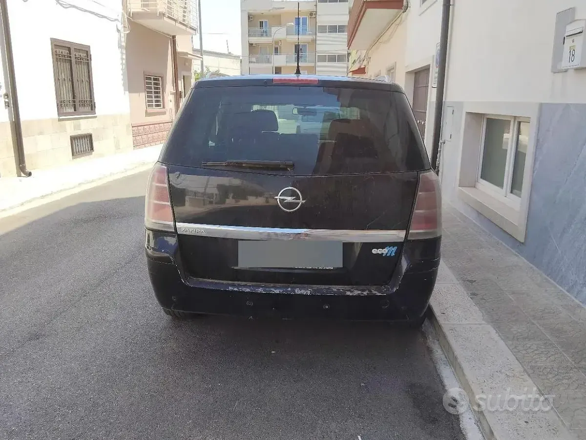 Usata Opel Zafira 2007 Nero Monovolume