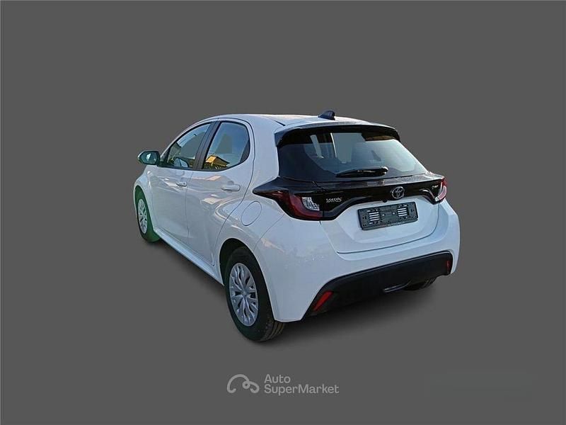 Usata Toyota Yaris Hybrid Active 92 CV (67 kW) 2025 Bianco Berlina